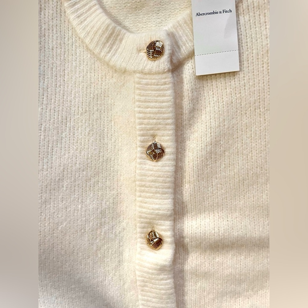 Abercrombie & Fitch Cream Knit Gold Button Cardigan Sweater Medium NWT - Picture 3 of 6